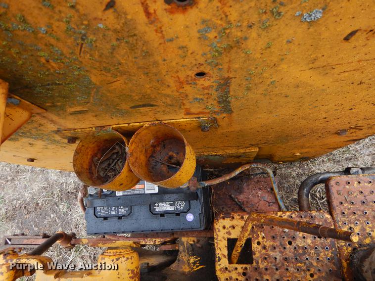 image for item FQ9619 Minneapolis Moline M670 tractor