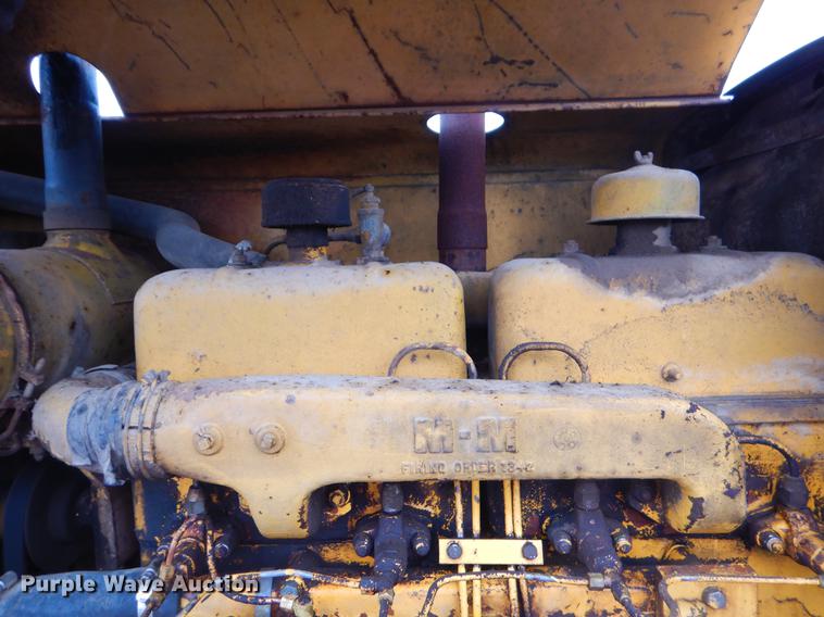 image for item FQ9619 Minneapolis Moline M670 tractor