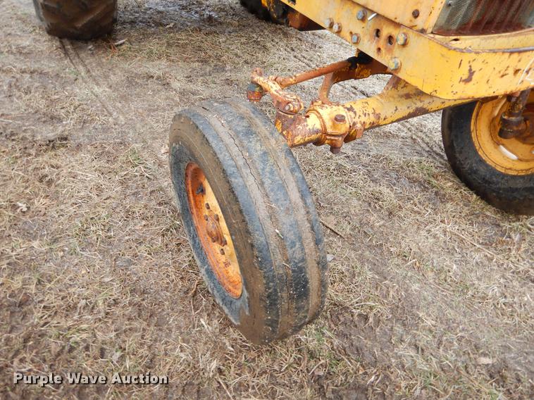 image for item FQ9619 Minneapolis Moline M670 tractor