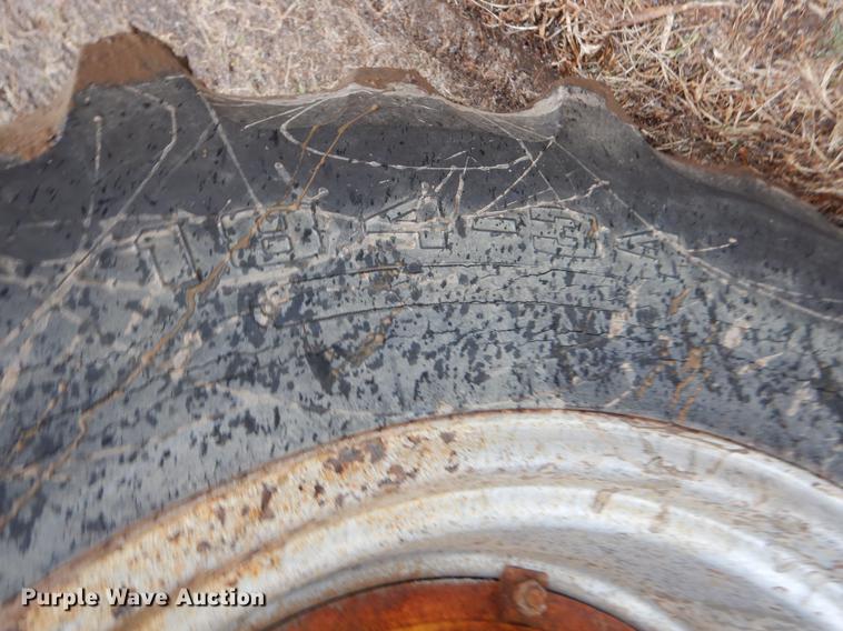 image for item FQ9619 Minneapolis Moline M670 tractor