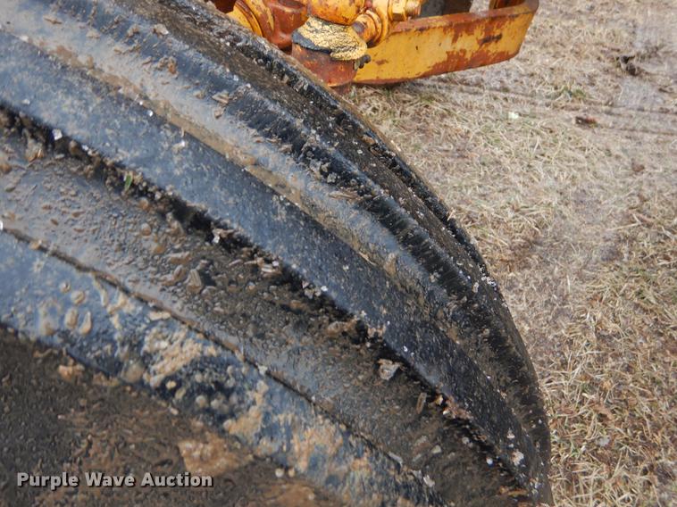 image for item FQ9619 Minneapolis Moline M670 tractor