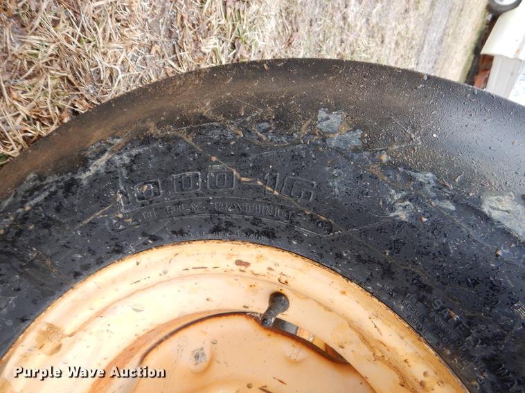 image for item FQ9619 Minneapolis Moline M670 tractor