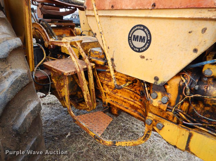 image for item FQ9619 Minneapolis Moline M670 tractor