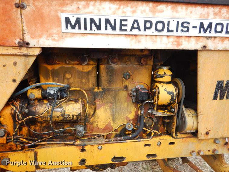 image for item FQ9619 Minneapolis Moline M670 tractor