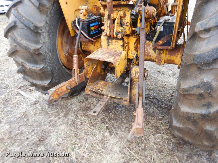 image for item FQ9619 Minneapolis Moline M670 tractor