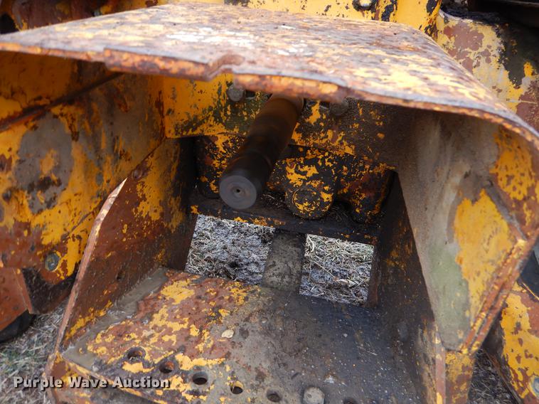 image for item FQ9619 Minneapolis Moline M670 tractor