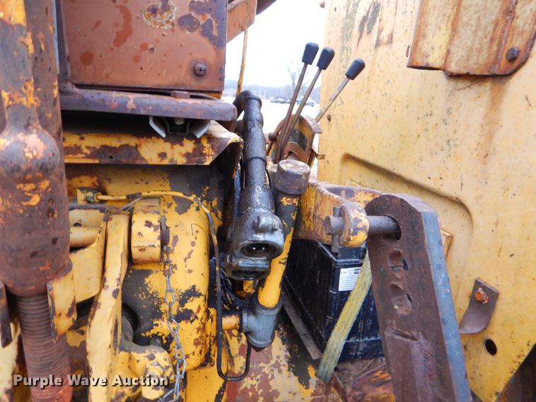 image for item FQ9619 Minneapolis Moline M670 tractor