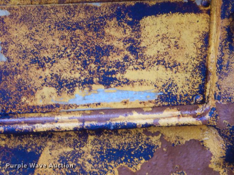 image for item FQ9619 Minneapolis Moline M670 tractor