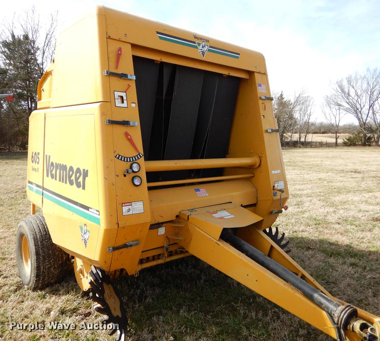 image for item FQ9665 1993 Vermeer 605K round baler
