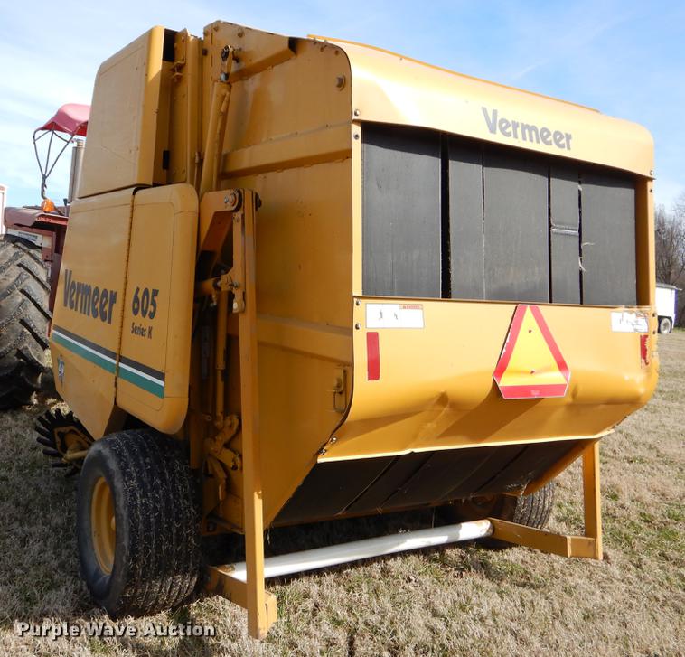 image for item FQ9665 1993 Vermeer 605K round baler