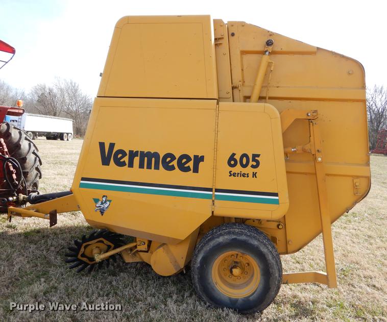image for item FQ9665 1993 Vermeer 605K round baler
