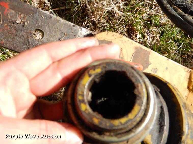 image for item FQ9665 1993 Vermeer 605K round baler