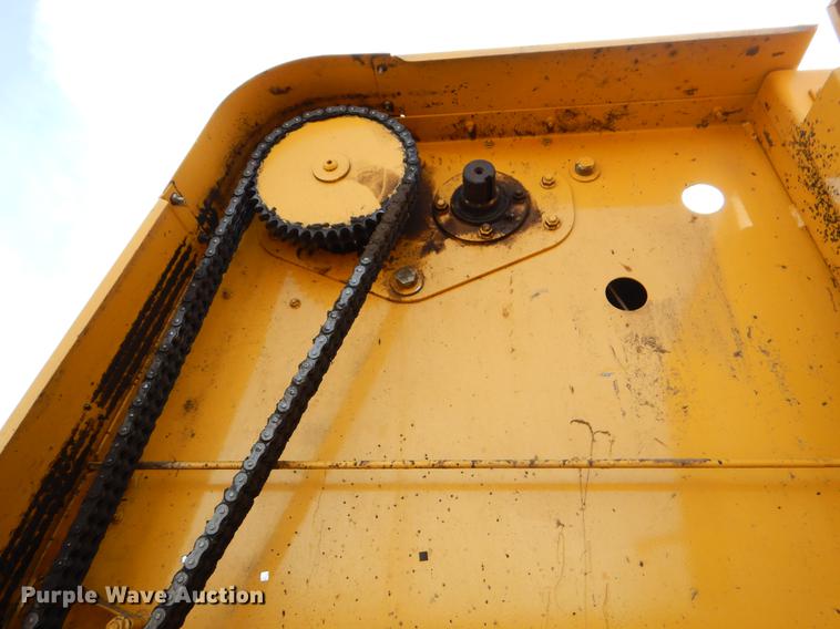 image for item FQ9665 1993 Vermeer 605K round baler