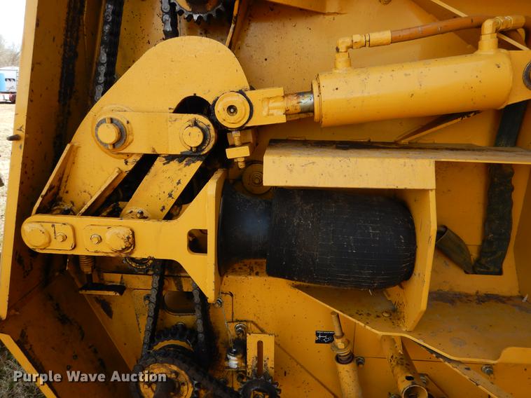 image for item FQ9665 1993 Vermeer 605K round baler