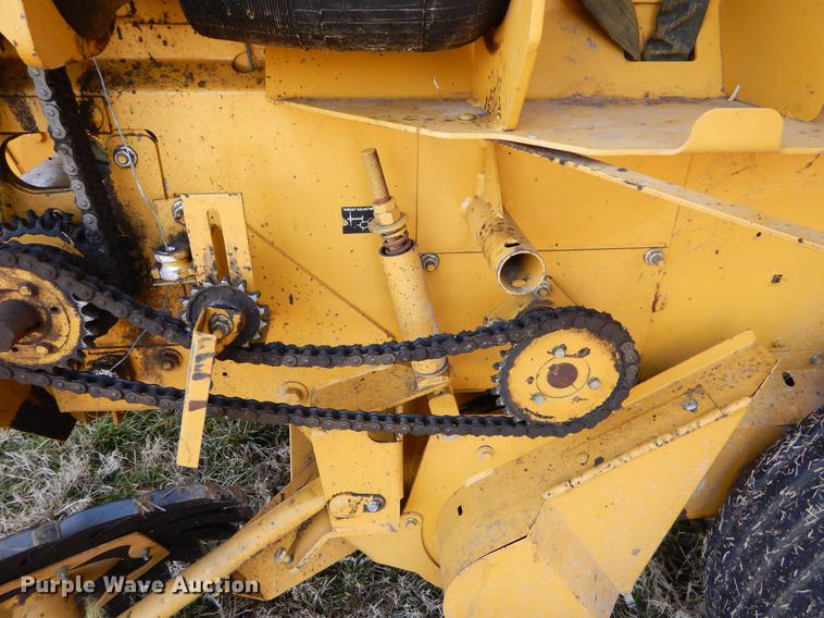 image for item FQ9665 1993 Vermeer 605K round baler