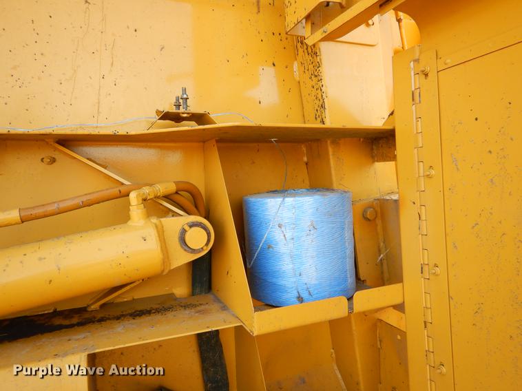 image for item FQ9665 1993 Vermeer 605K round baler