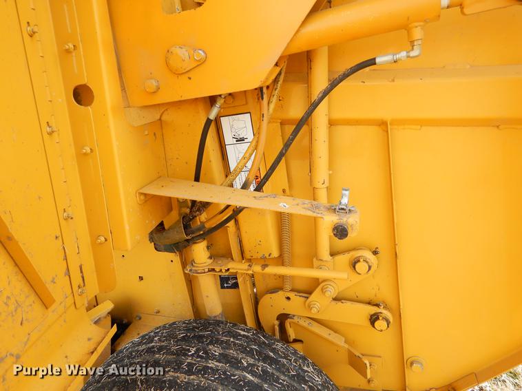 image for item FQ9665 1993 Vermeer 605K round baler