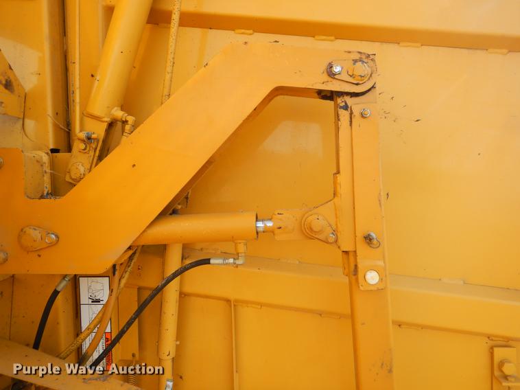 image for item FQ9665 1993 Vermeer 605K round baler