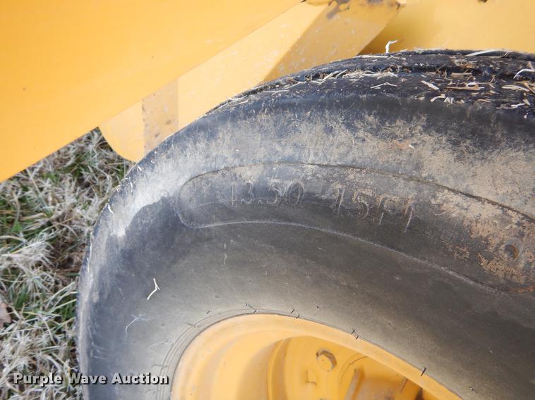 image for item FQ9665 1993 Vermeer 605K round baler