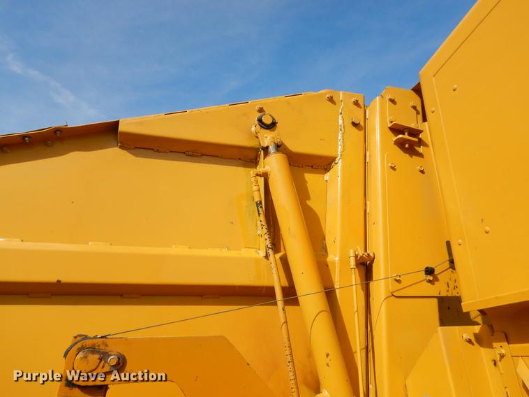 image for item FQ9665 1993 Vermeer 605K round baler