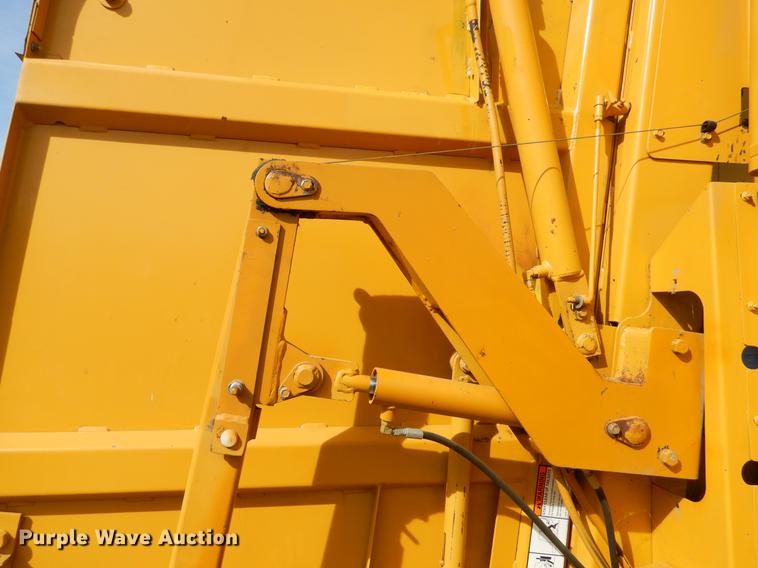 image for item FQ9665 1993 Vermeer 605K round baler