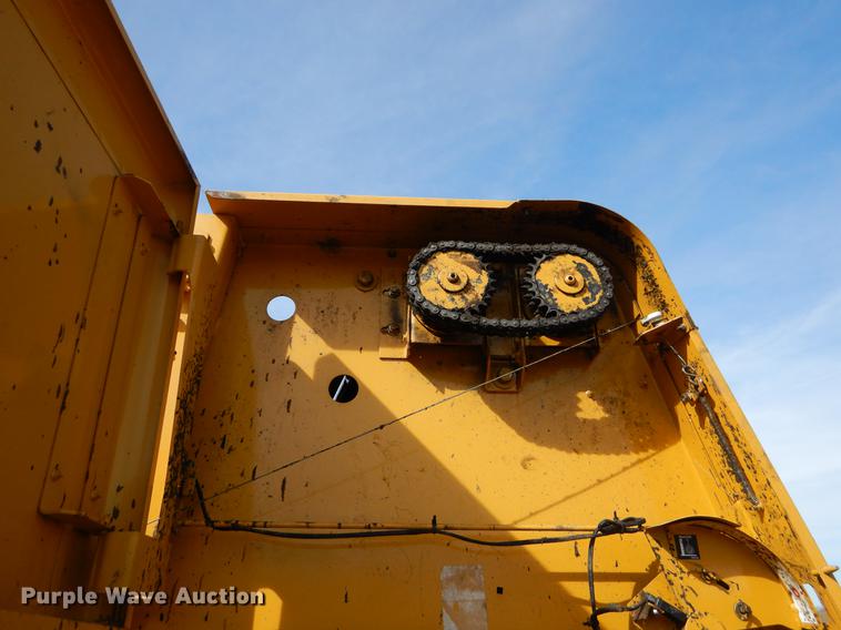 image for item FQ9665 1993 Vermeer 605K round baler