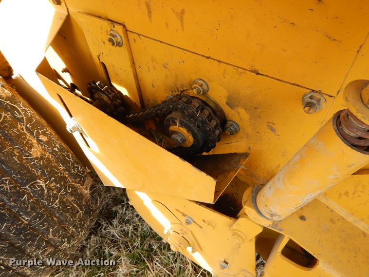 image for item FQ9665 1993 Vermeer 605K round baler