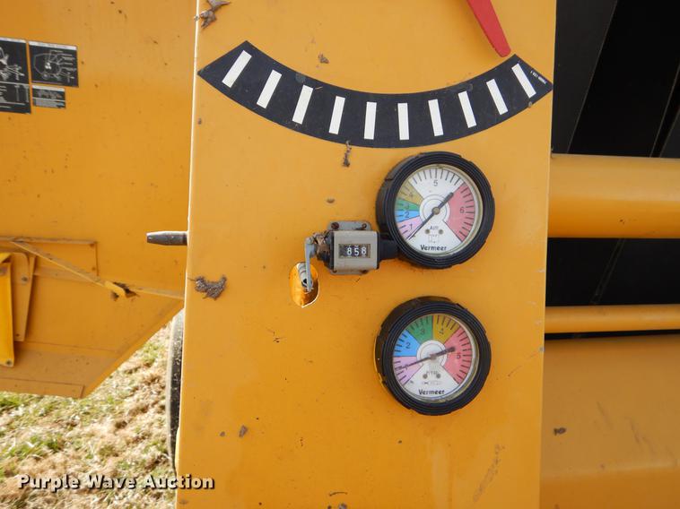 image for item FQ9665 1993 Vermeer 605K round baler