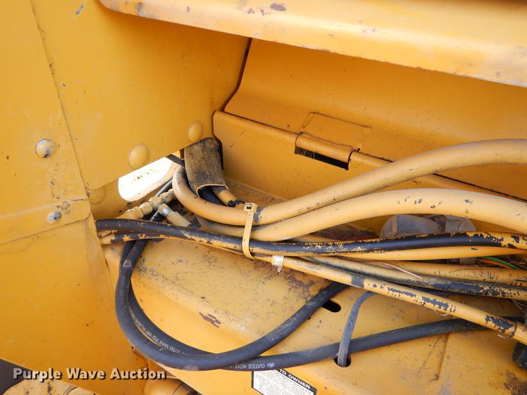 image for item FQ9665 1993 Vermeer 605K round baler