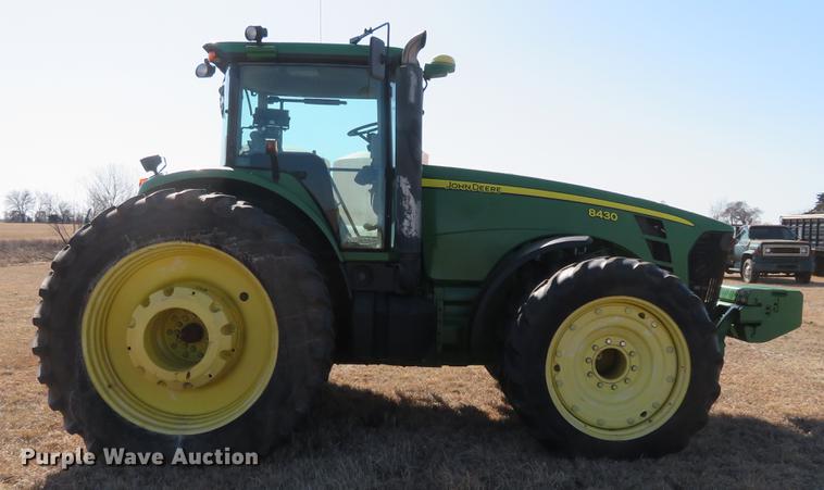 image for item DE8807 2007 John Deere 8430 MFWD tractor