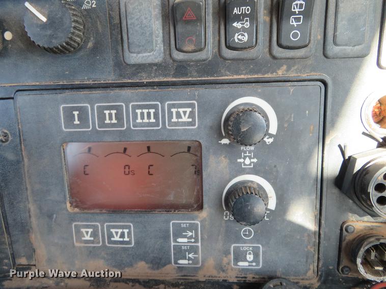 image for item DE8807 2007 John Deere 8430 MFWD tractor