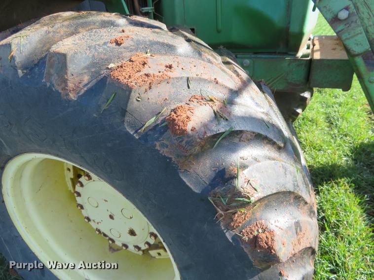 image for item DE8810 1983 John Deere 4850 tractor