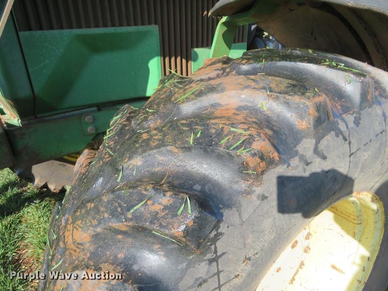 image for item DE8810 1983 John Deere 4850 tractor