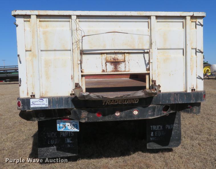 image for item DE8813 1979 Chevrolet C60 grain truck