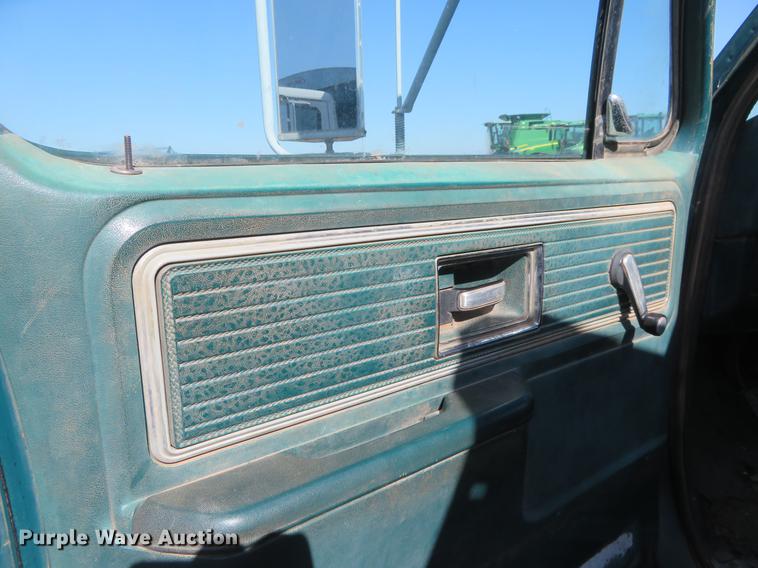 image for item DE8813 1979 Chevrolet C60 grain truck