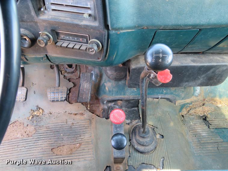 image for item DE8813 1979 Chevrolet C60 grain truck