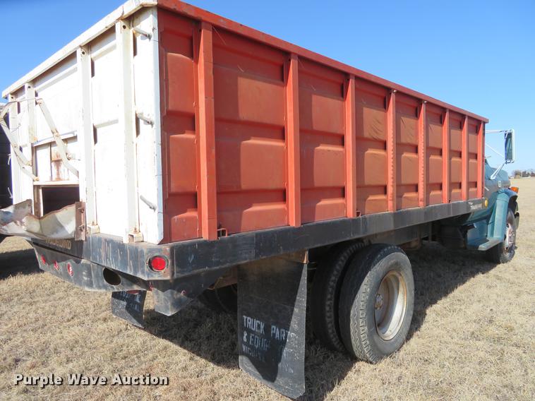 image for item DE8813 1979 Chevrolet C60 grain truck