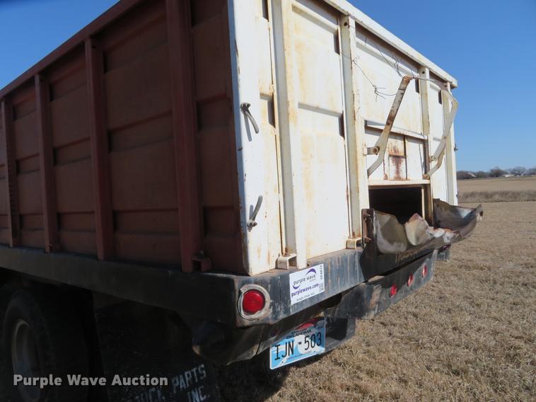 image for item DE8813 1979 Chevrolet C60 grain truck