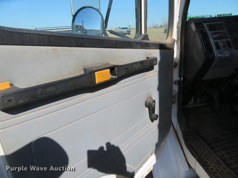 image for item DE8814 1995 Freightliner FL80 grain truck