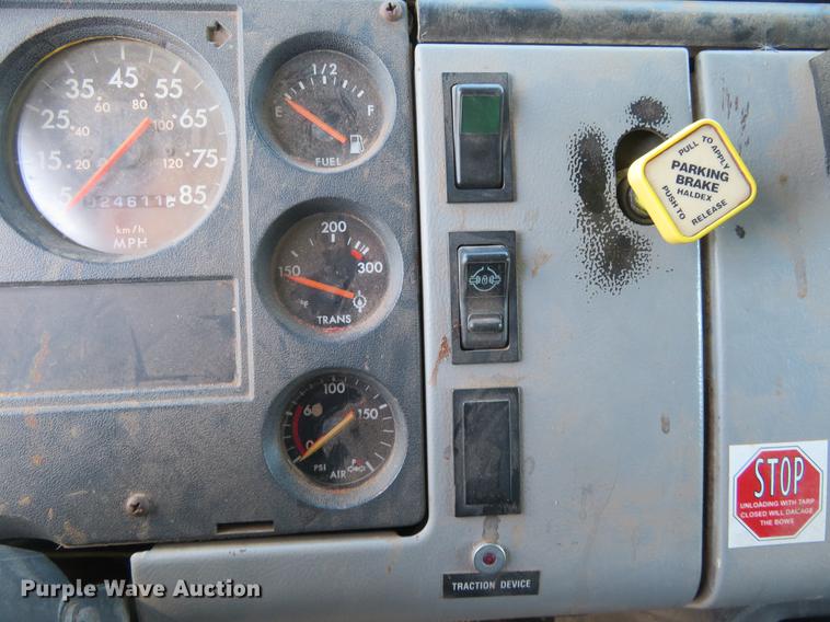 image for item DE8814 1995 Freightliner FL80 grain truck