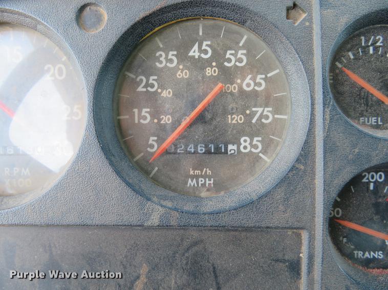 image for item DE8814 1995 Freightliner FL80 grain truck