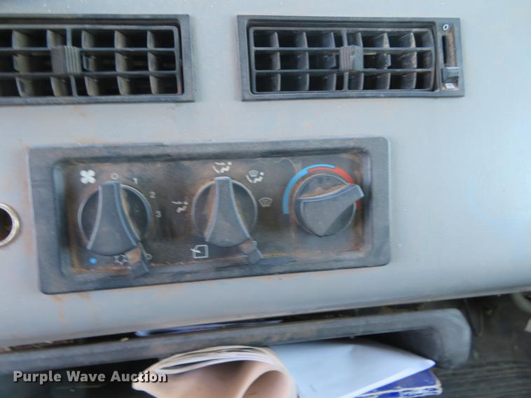 image for item DE8814 1995 Freightliner FL80 grain truck