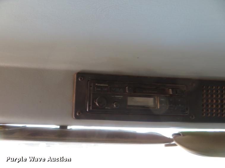 image for item DE8814 1995 Freightliner FL80 grain truck