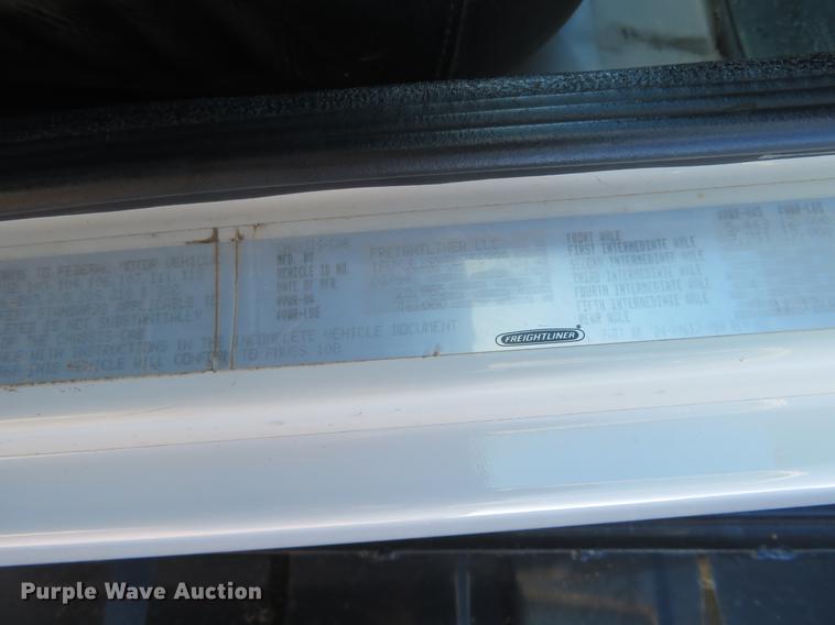 image for item DE8814 1995 Freightliner FL80 grain truck