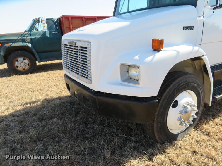 image for item DE8814 1995 Freightliner FL80 grain truck