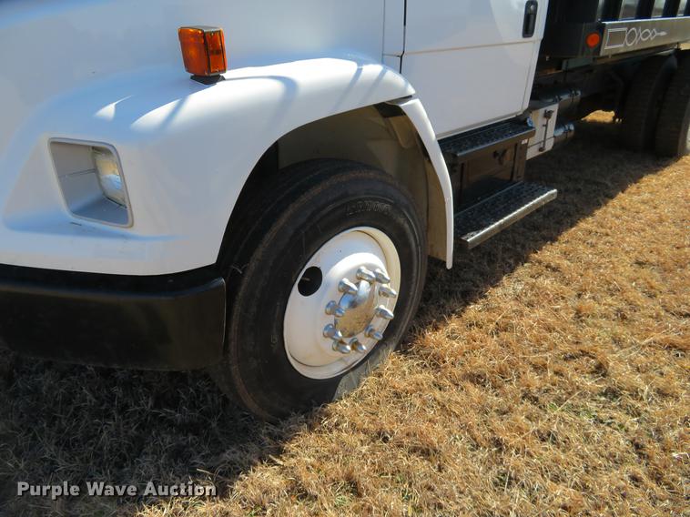 image for item DE8814 1995 Freightliner FL80 grain truck