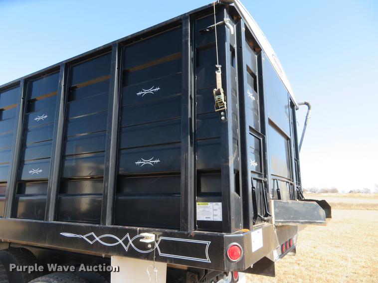 image for item DE8814 1995 Freightliner FL80 grain truck