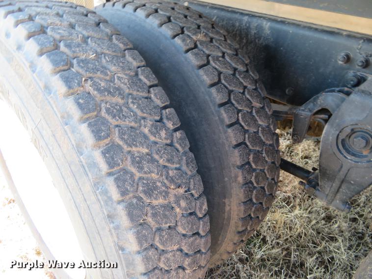 image for item DE8814 1995 Freightliner FL80 grain truck