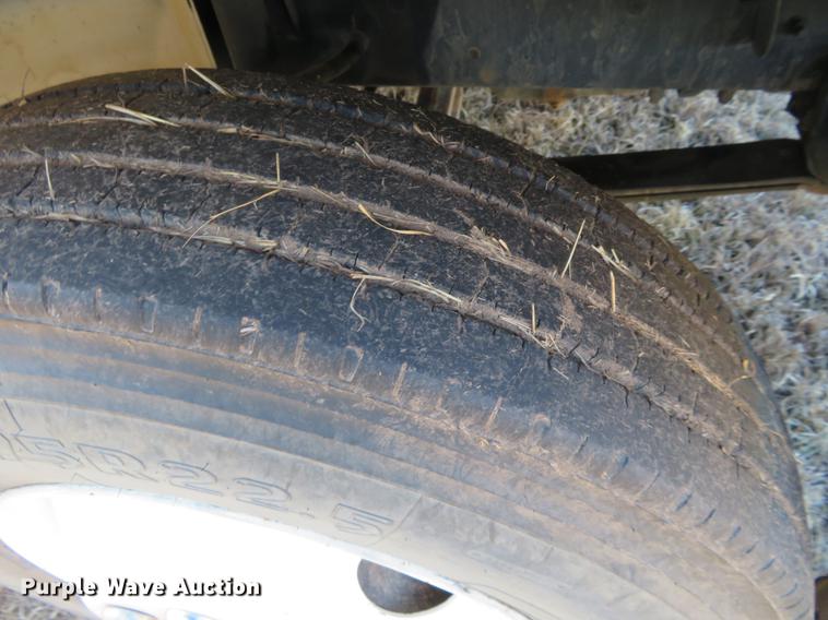 image for item DE8814 1995 Freightliner FL80 grain truck