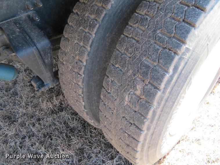 image for item DE8814 1995 Freightliner FL80 grain truck